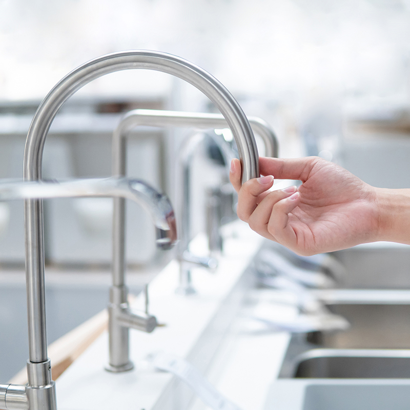 Choosing stainless steel water tap in furniture store